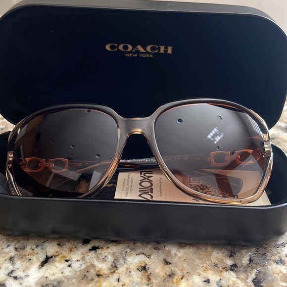 COACH - Picture 3 of 4